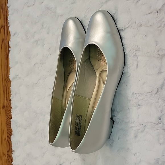 Soft Style Silver Heels, Women's Size 10M, Great Condition! - Picture 7 of 11